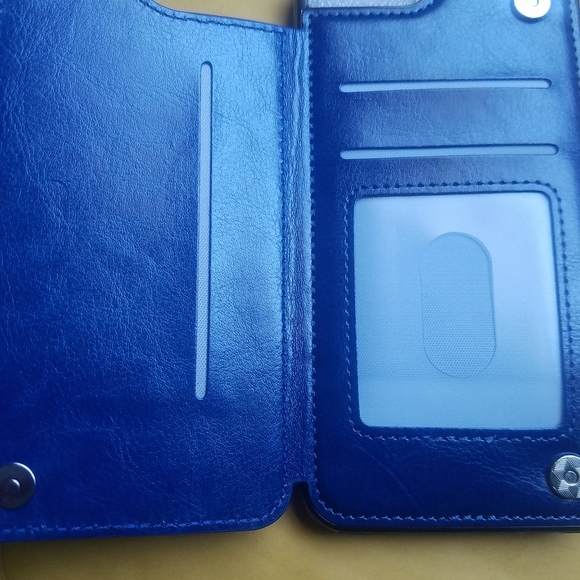 Iphone 8 plus wallet case - Picture 2 of 4